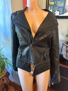 NWOT Fitted Black Vegan Leather Moto Jacket for Women